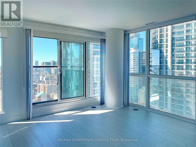 Photo - 181 Dundas St E Unité 3210