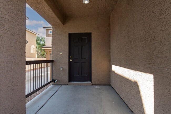 Photo - HUGE 5 BEDROOM, 3 BATH 2 STORY HOME IN GATED COMMUNITY NEAR SOUTHERN HIGHLANDS
