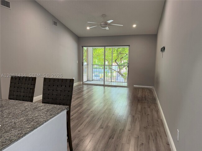 Photo - 430 SE 7th St Unit 304E