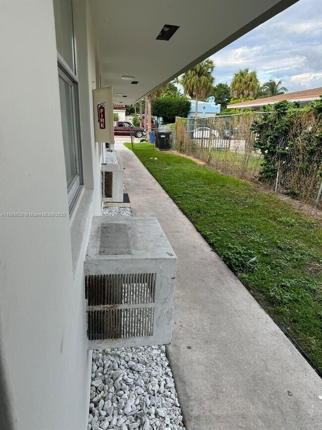 Photo - 15941 NE 18th Pl Unidad 2