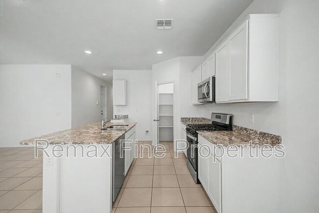 Photo - 15543 W Desert Hollow Dr