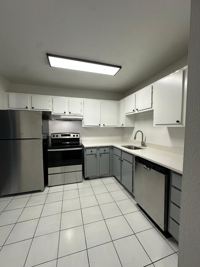 Delmonico Apartments - Delmonico Apartments