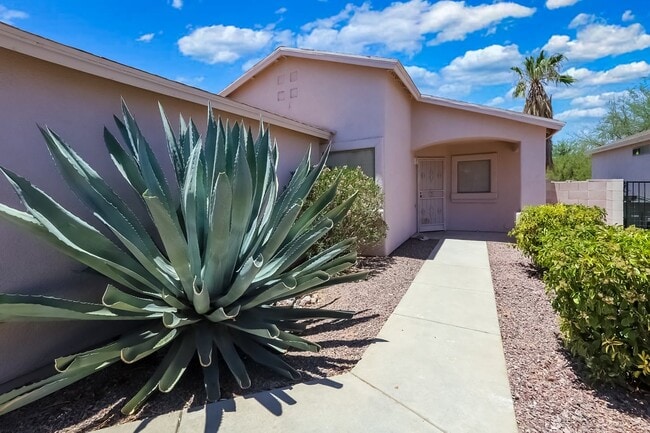 Photo - 8256 S Vía Del Forjador