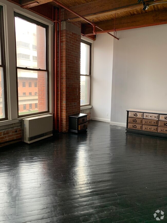 Building Photo - 743 Beaubien St Unit 303 Rental