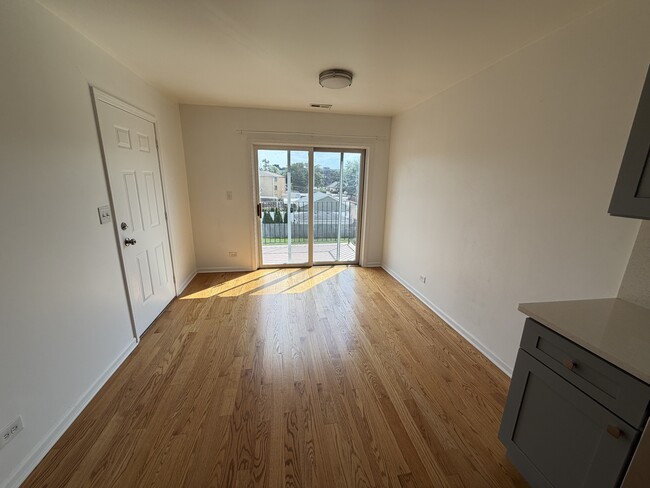 Kitchen - 2833 Auxplaines Ave Unit e 3