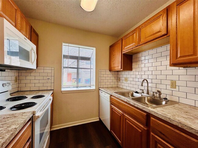 Photo - 8902 Schick Rd