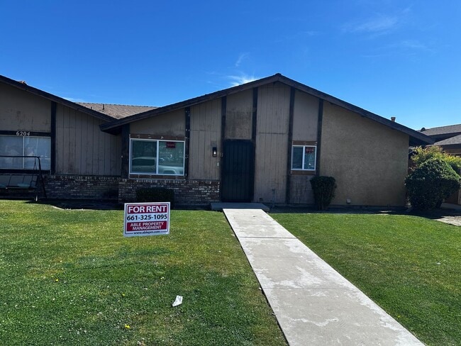 Building Photo - 6204 Stine Rd Unit B