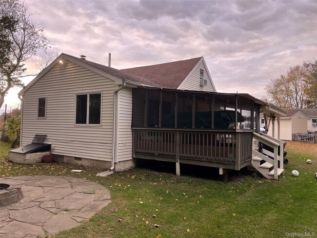 Photo - 484 Moriches-Middle Island Road