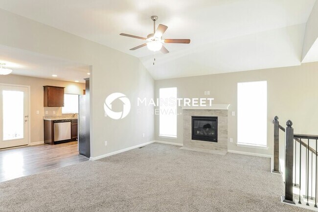 Photo - 4 Bedroom Pet-Friendly Home in Raymore, MO with Main Street Renewal