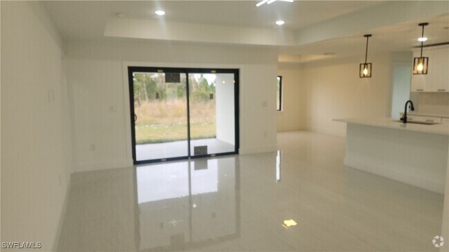 Building Photo - 1215 Bayou St Rental