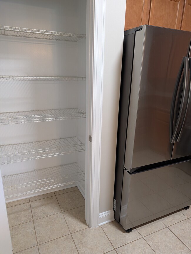 Photo - 1208 James St