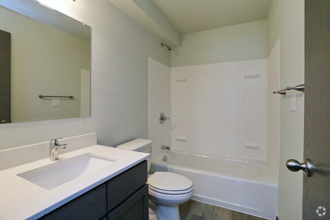 1BR, 1BA - 720 SF