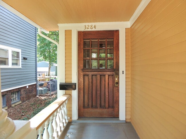 Photo - 4 Bedroom, 2.5 Bathroom Colonial for rent!