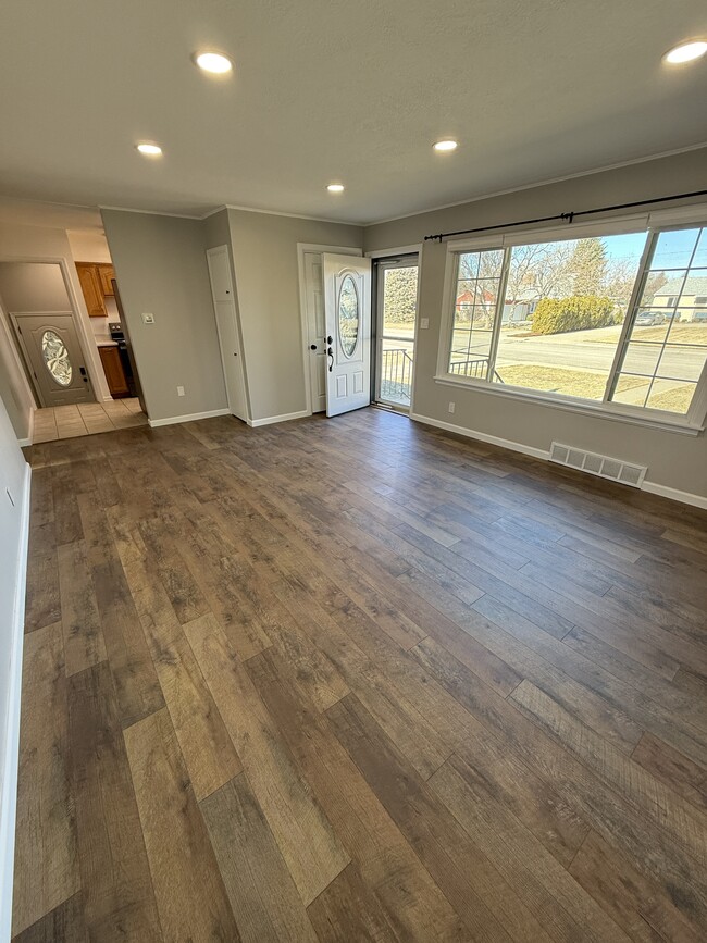 Photo - 3250 3rd Ave S