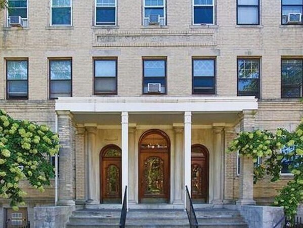 Photo - 160 Strathmore Rd Condo Unit 12A