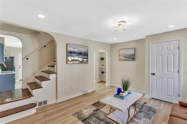 Photo - 407 Short Canal St