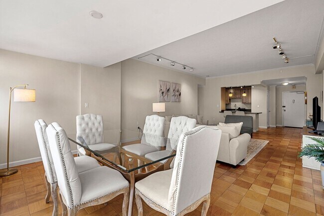 Photo - 2 Hawthorne Pl Unit 17M