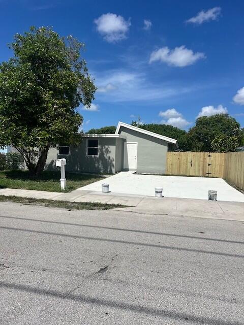 Building Photo - 310 NW 4th Ave Rental