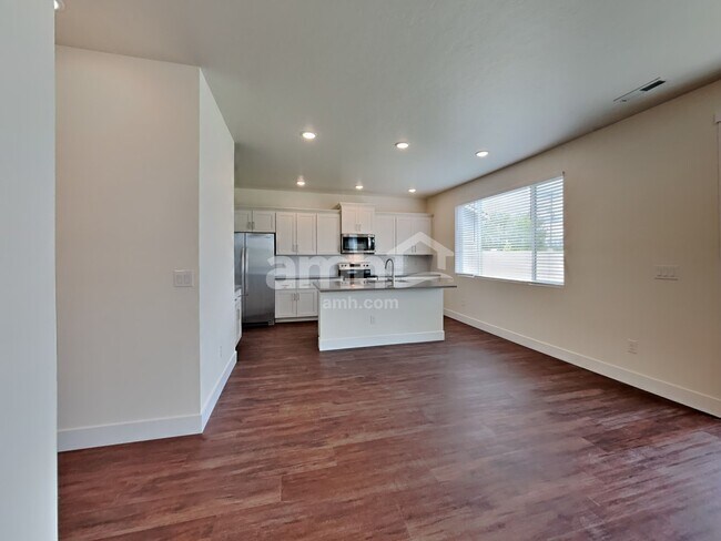 Photo - 1320 Alderleaf Ave