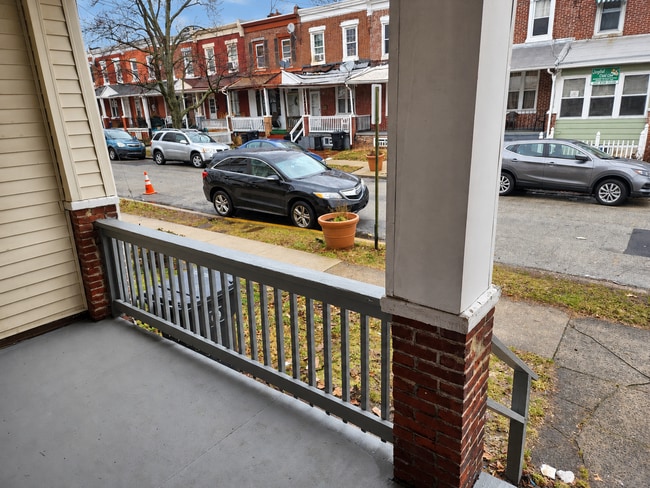 Photo - 834 E 17th St