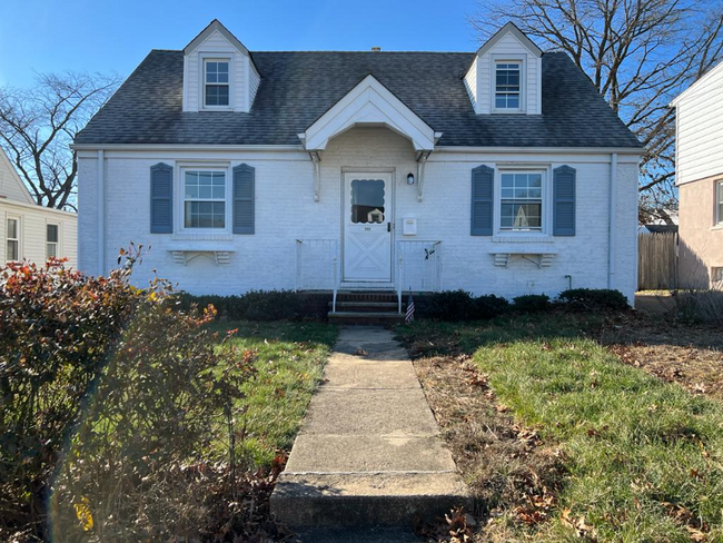 Photo - 717 Ercama St House