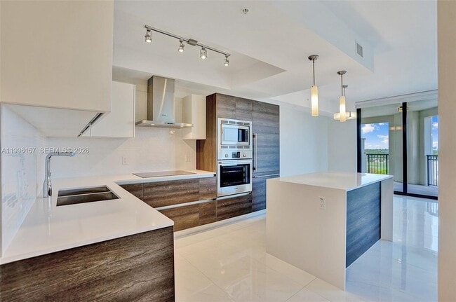 Building Photo - 301 Altara Ave Unit 617