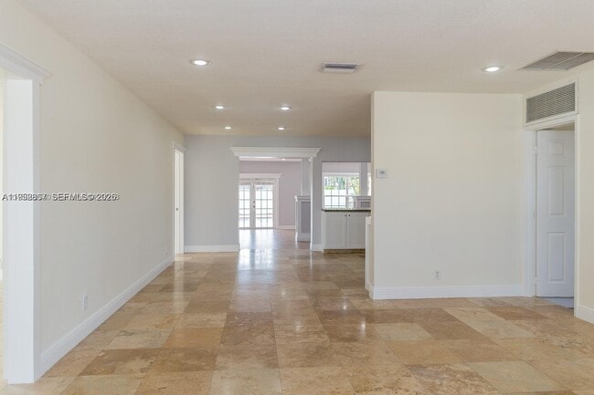 Photo - 5520 Hayes St