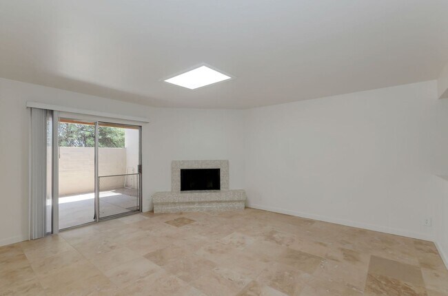 Photo - 2720 N Beverly Ave Unidad 2720 BEVERLY