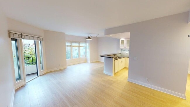 Building Photo - Upgraded 2bd/2Ba Mariana District Condo - Pet Friendly!