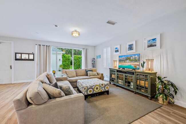 Photo - 217 Barbados Dr