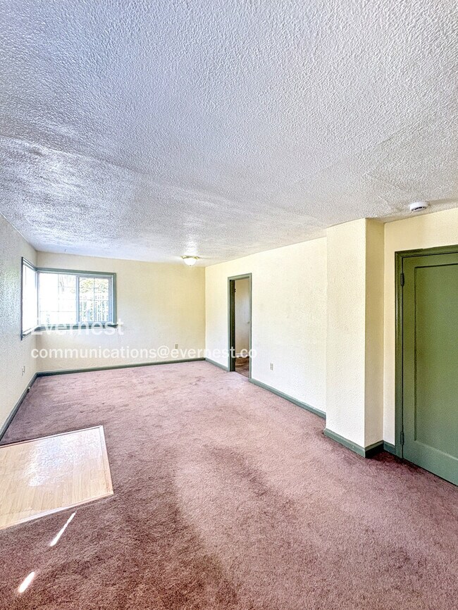 Photo - 509 3rd St SW