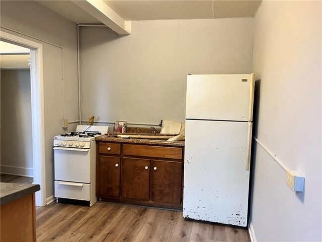 Photo - 525 Woodsmill Rd
