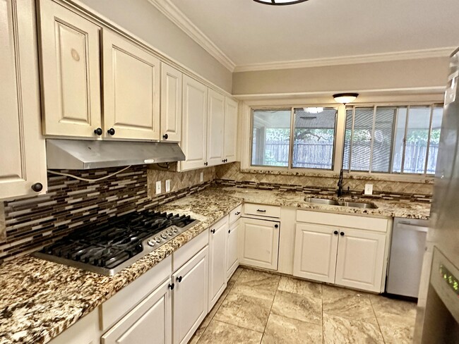 Photo - 1926 Laurelwood Dr