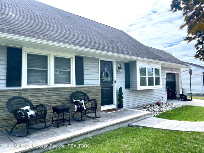 Photo - 1414 Treeneedle Rd