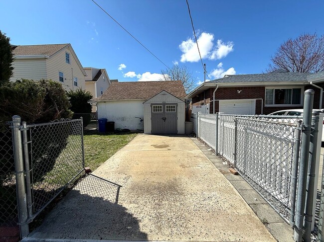 Photo - 47 Lester St