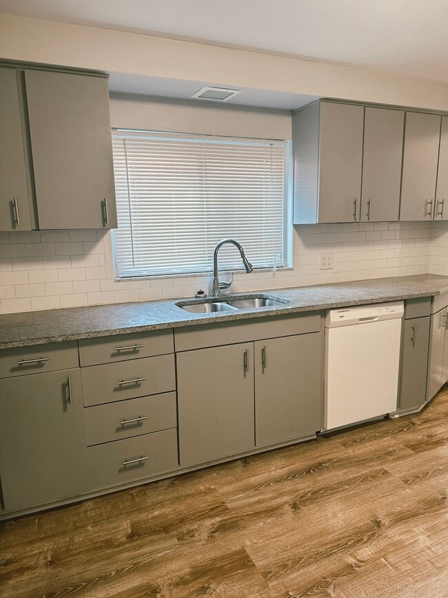 Photo - FULLY RENOVATED 1 BEDROOM IN THE HEART OF SOUTHSIDE! Unit #1