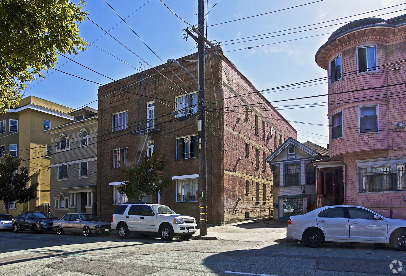 Photo - 673 10th St Apartments