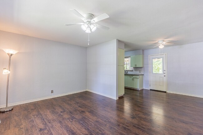 Photo - 306 N Guilford Dr