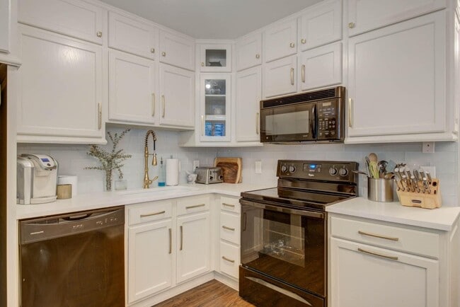 Photo - 252 Howle Ave