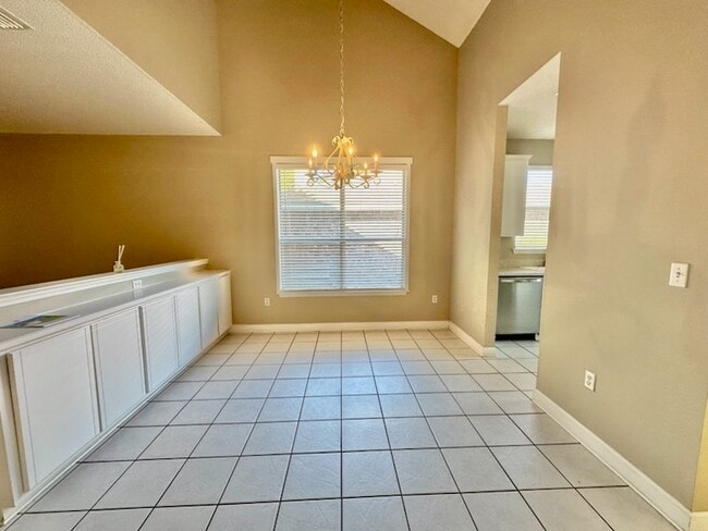 Photo - 302 Cll Escada