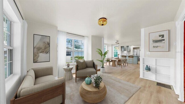 Photo - 1005 45th St W