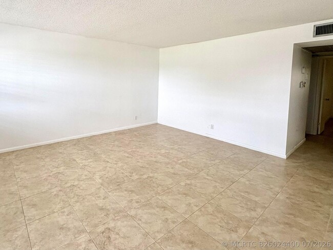 Photo - 163 Somerset Crescent Unit H