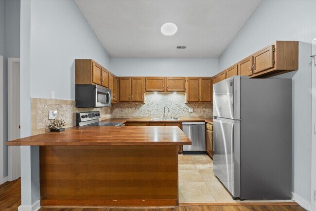 Photo - This beautifully maintained 2-bedroom, 2-bath 3rd Floor unit in Lake Wylie Woods is a Gem!