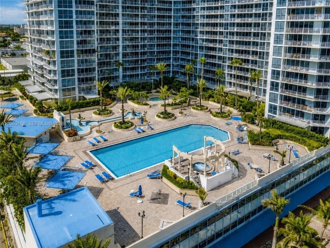 Building Photo - 7601 E Treasure Dr Unit 1807