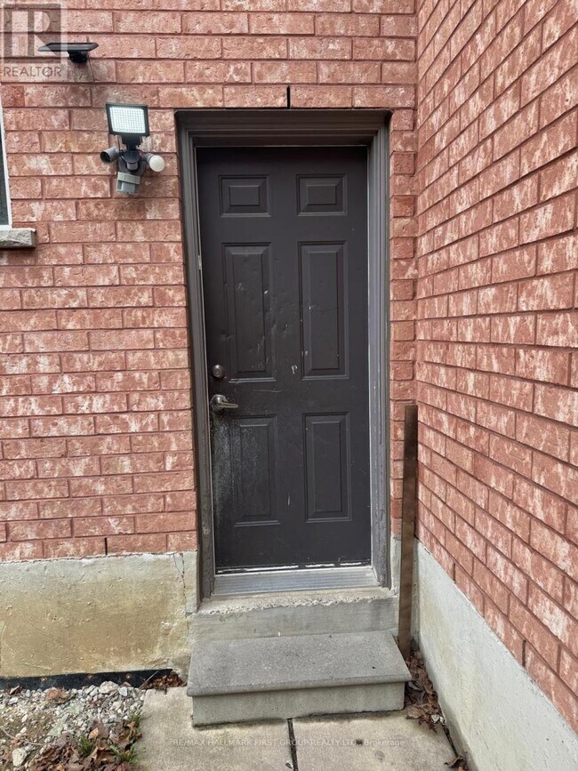 Photo - 100 Fiddleneck Crescent