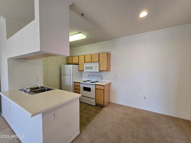 Photo - 5345 E Van Buren St Unidad 366