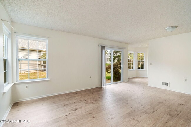 Photo - 7 Tamarack Ct