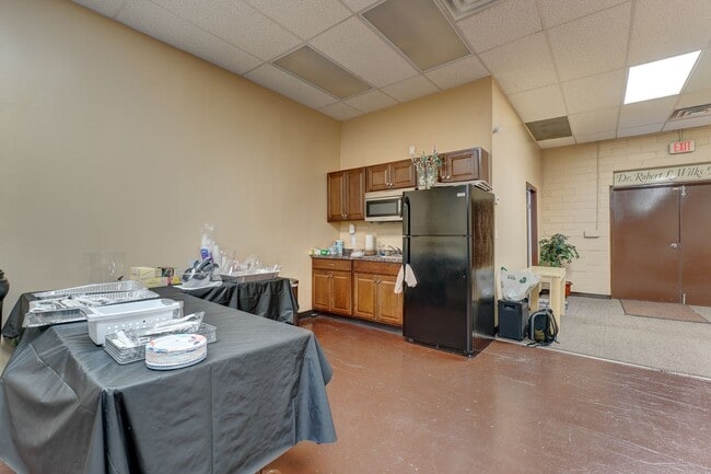 Photo - Spring Glen Business Center Unidad B5- Church