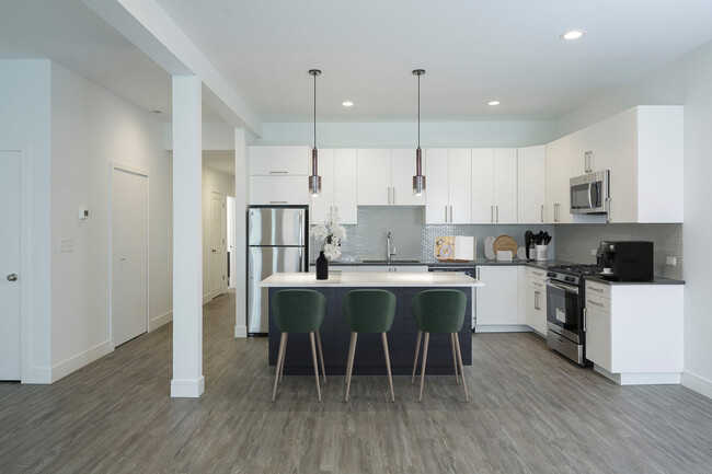 Kitchen - 5487-5491 S. Hyde Park Boulevard Apartments