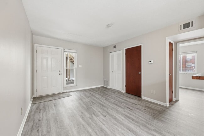 Photo - 695 Riverview